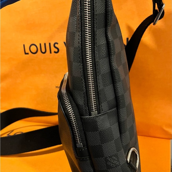 Louis Vuitton Damier Graphite Checkered Men's Backpack/Slingbag - Picture 8 of 16